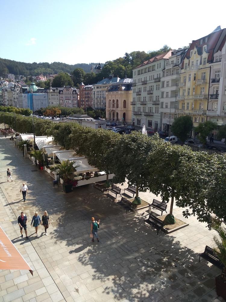 Hotel Renesance Krasna Kralovna Karlovy Vary Exterior foto